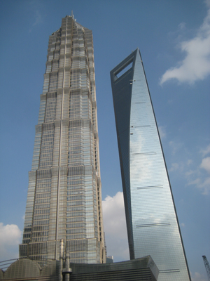 links: Jinmao Tower   
<br />
rechts: Shanghai World Financial Center